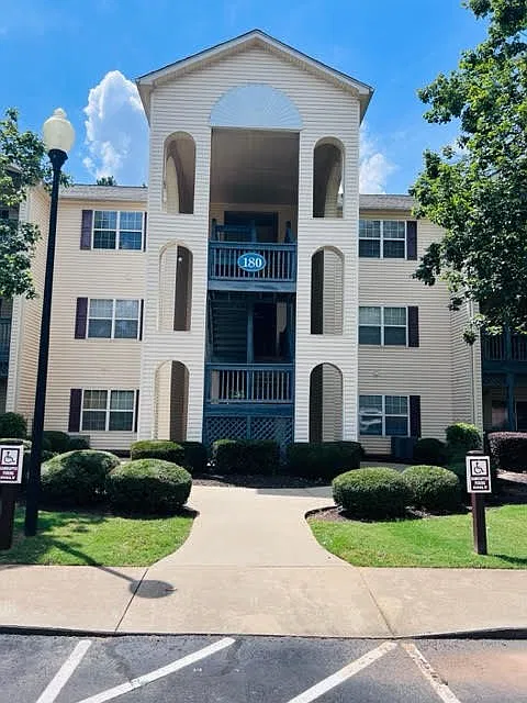 Wexford Condominiums — Photo 1
