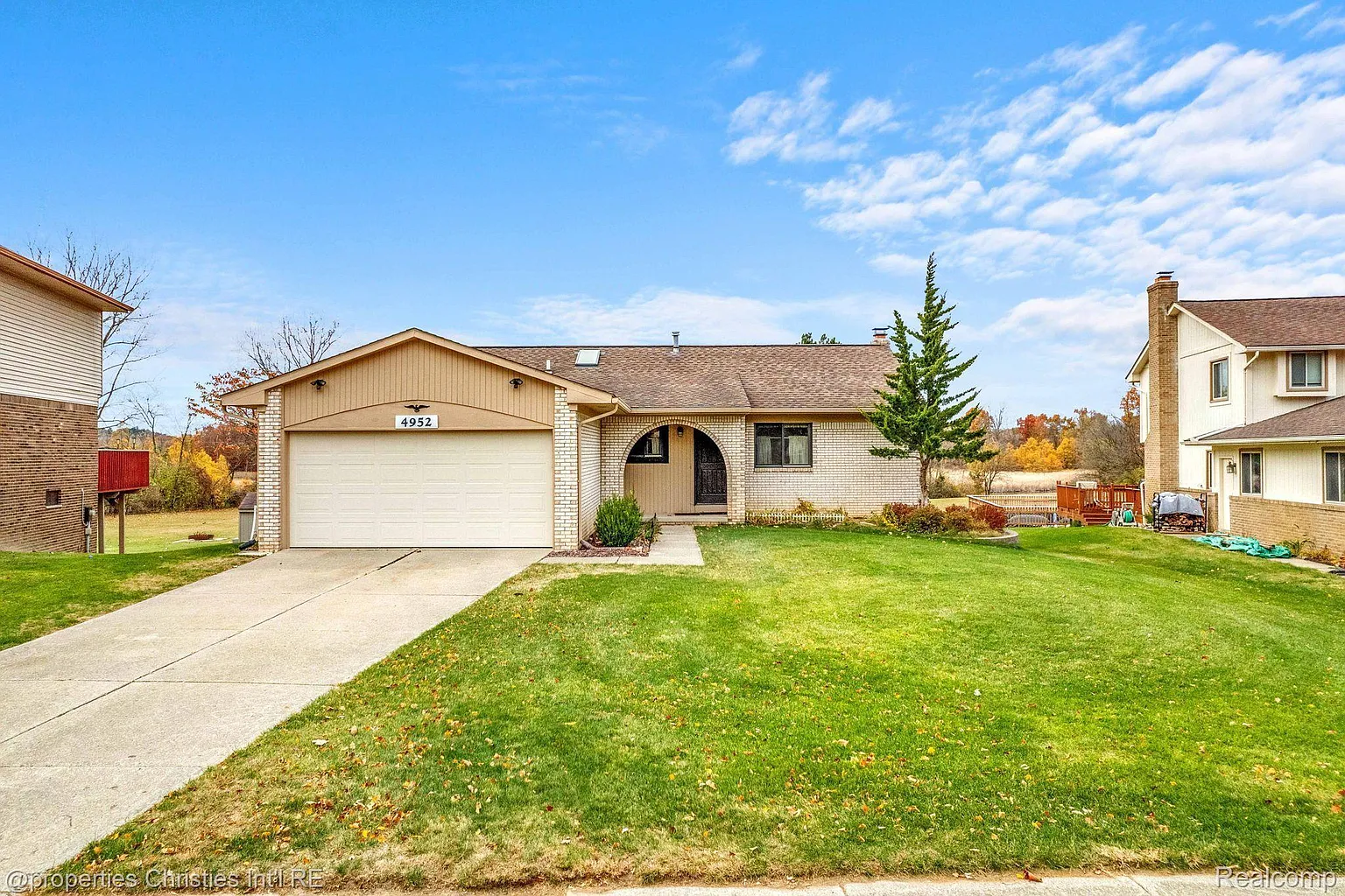 4952 Lore Dr photo 1
