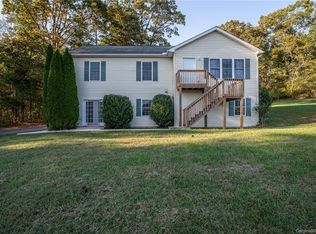 181 Forest Bend Dr, Horse Shoe, NC 28742