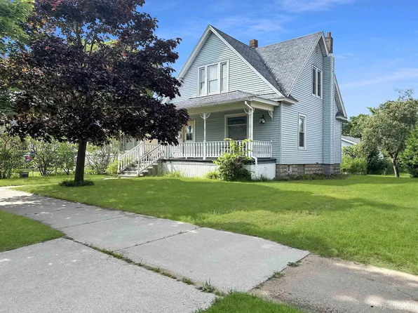 1306 11th Ave S, Escanaba, MI 49829