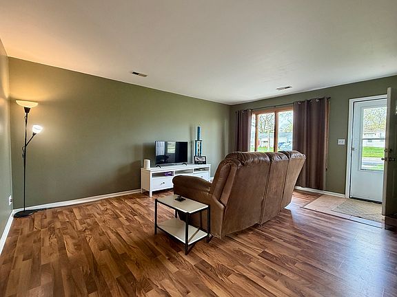 5th image of 203 Mac Gregor Rd