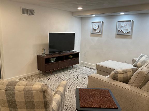 5th image of 114 S Market St #1
