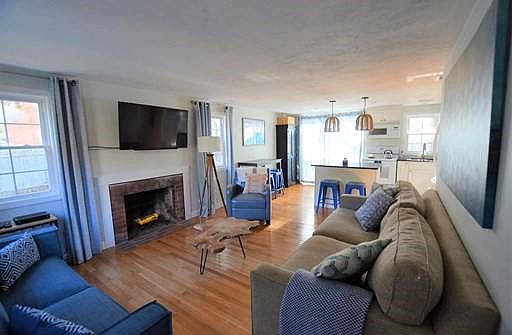 3rd image of 53 Boxberry Ln