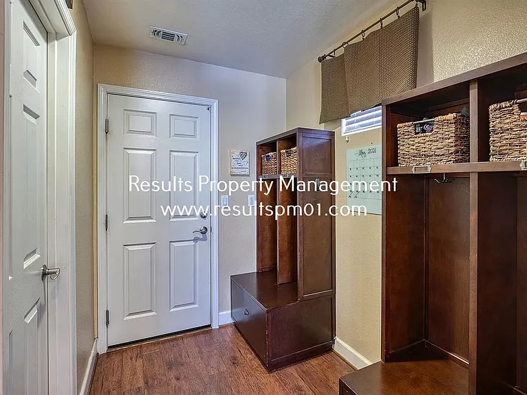 2425 Foxcroft Cir — Photo 19