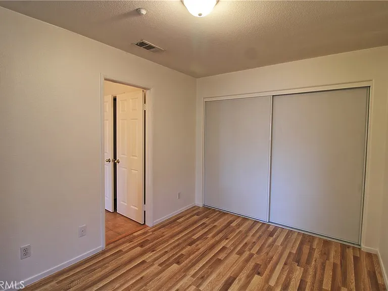 93 Orangewood Ct — Photo 12