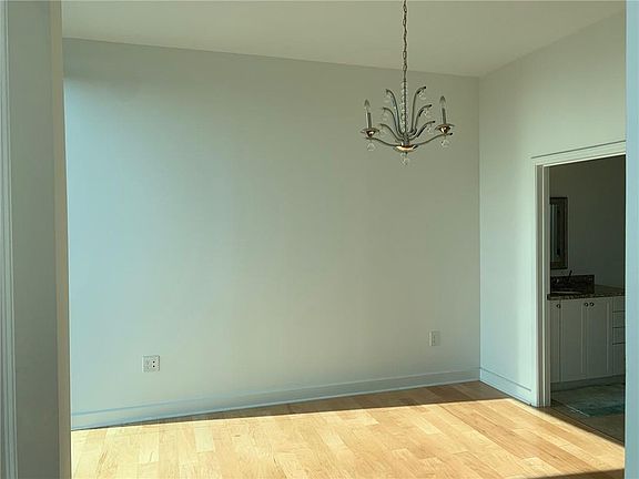 4th image of 2795 Peachtree Rd NE Unit 909