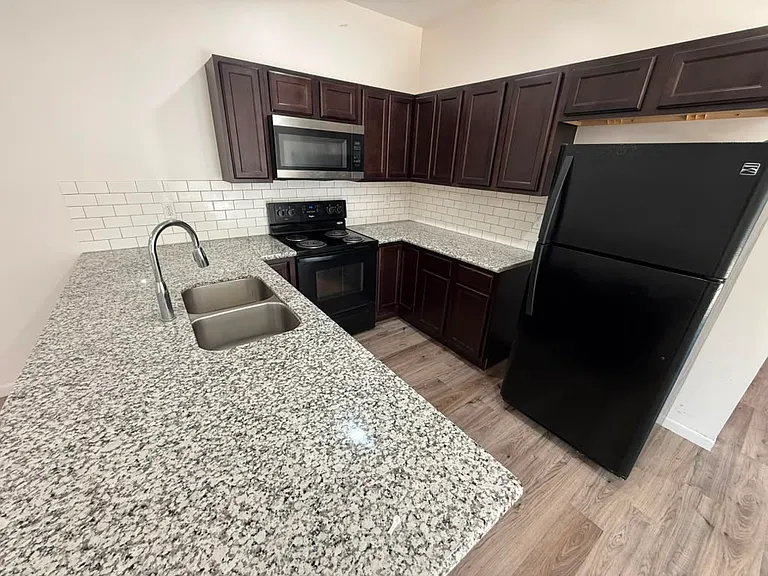 5617 N Lycee Ct — Photo 8