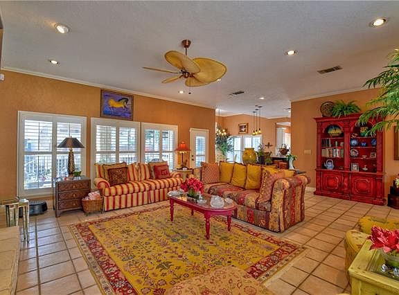 3rd image of 330 Horseshoe Bay North Blvd