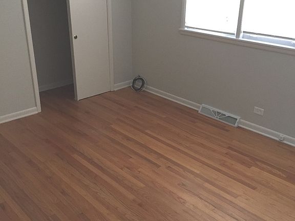 4th image of 5655 N Saint Louis Ave