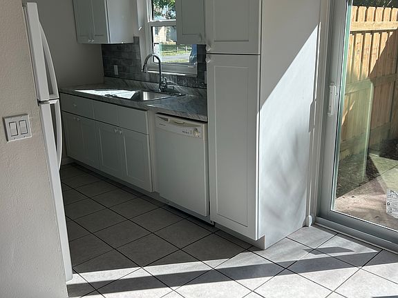 5th image of 518 44th St W
