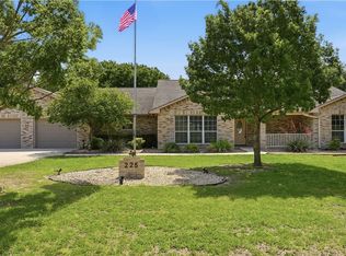 225 Deer Slayer Dr, Seguin, TX 78155