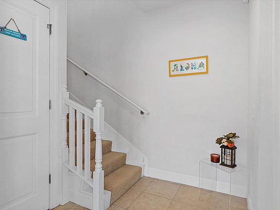 4th image of 1032 S 1st St #7