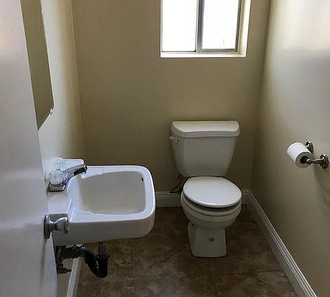 Downstairs 1/2 bath