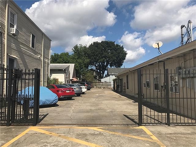 1st image of 2229 Burgundy St #B
