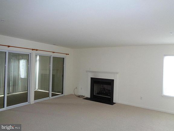 4th image of 54H Queen Caroline Ct #54-H