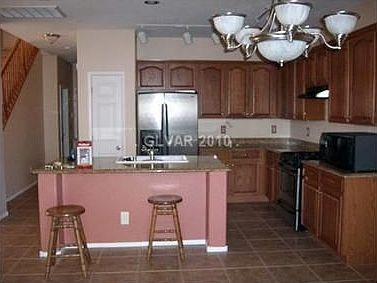 4th image of 9804 Red Horse St
