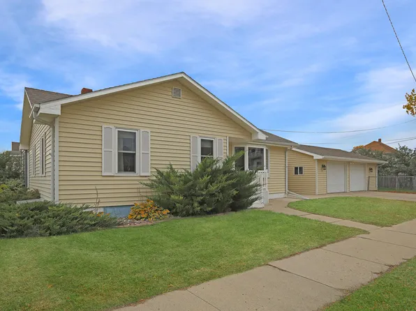 624 11th Ave SE, Aberdeen, SD 57401