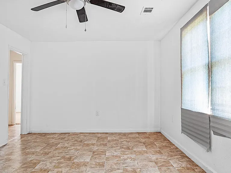 2 bed, 840 sqft, $1,075 — Photo 3