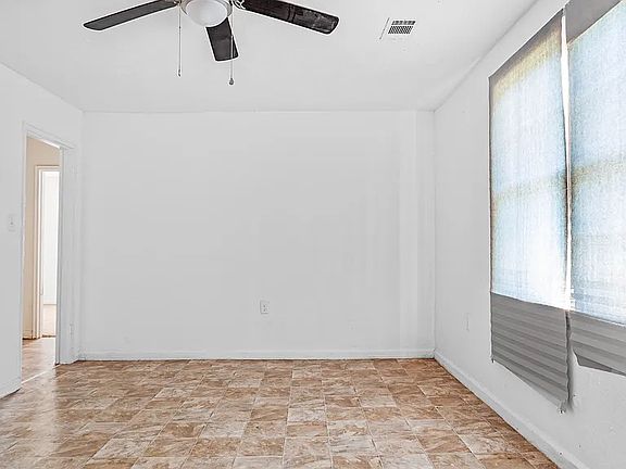 3rd image of 526 Rachael St
