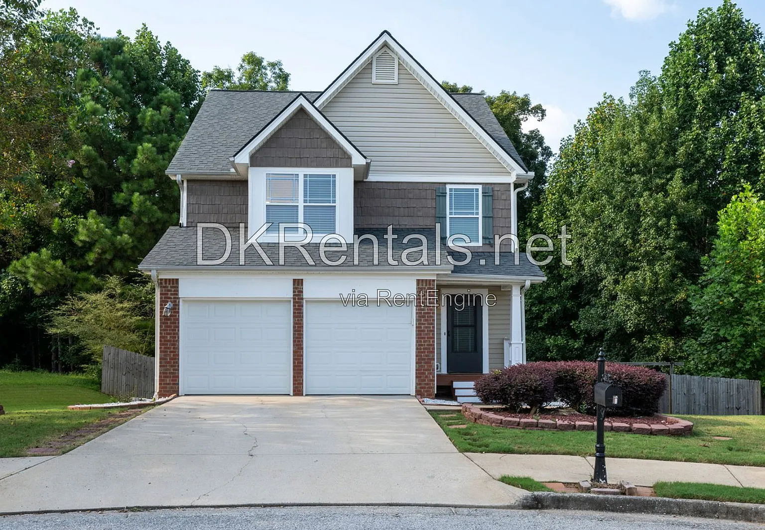 4 bed, 3.5 bath, 2680 sqft, $2,200 — Photo 1