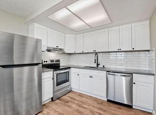 160 Camino Corto APT 11, Vista, CA 92083