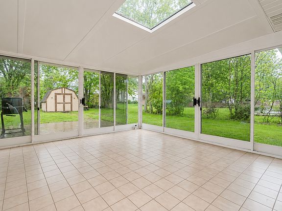 4th image of 8806 Norwood Dr