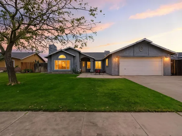 351 Barcelona Dr, Lemoore, CA 93245