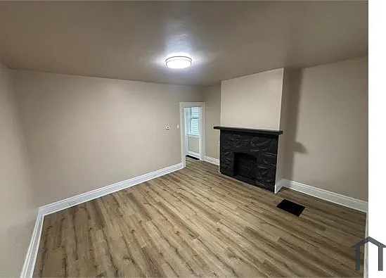 1638 Oakhurst St — Photo 2