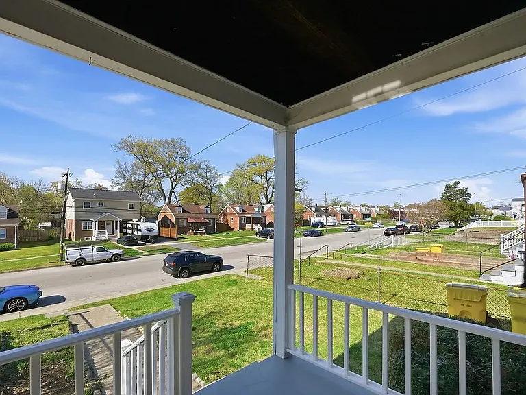 308 Georgia Ave NE — Photo 3