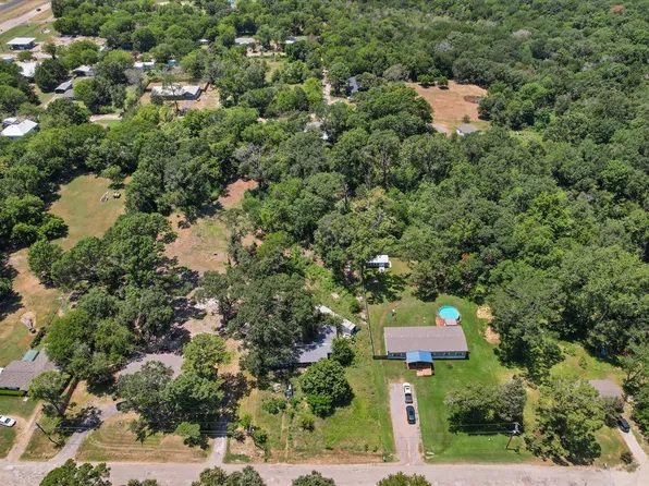 8409 City Lake Rd, Kemp, TX 75143