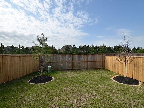 4th image of 34 Heirloom Garden Pl