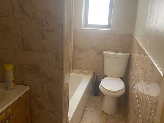 2nd image of 435 Herzl St #1R