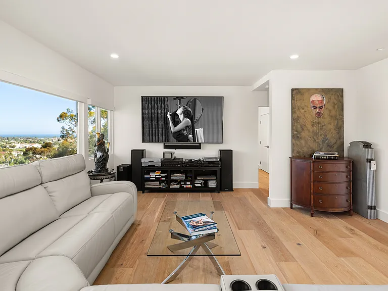 813 E Anapamu St #Penthouse B — Photo 7