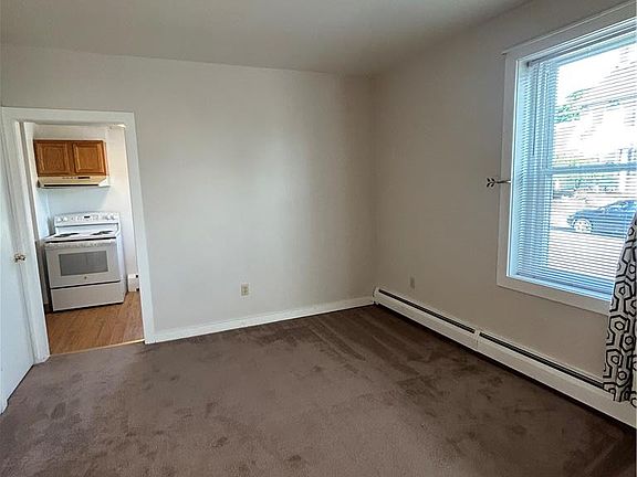 5th image of 431 Maple St