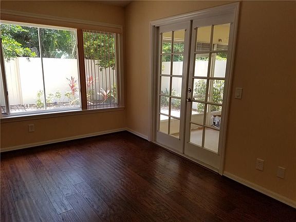 3rd image of 112 S Carmel Ct