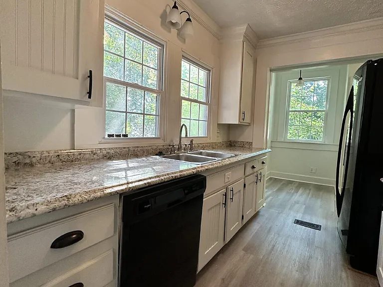 625 Ridgewood Ave — Photo 6