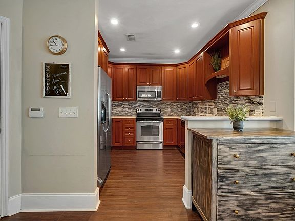3rd image of 2728 Summer Meadow Dr