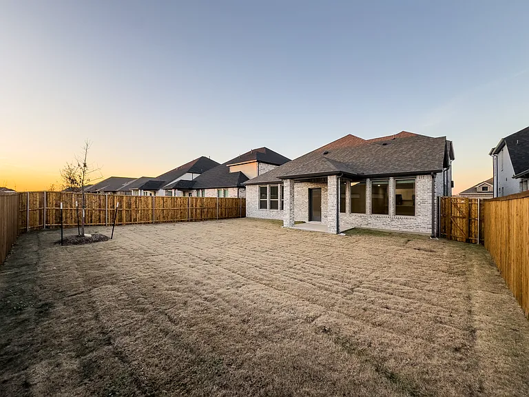 566 Silver Springs Ln — Photo 25