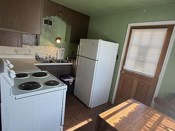 5th image of 1062 6th Street