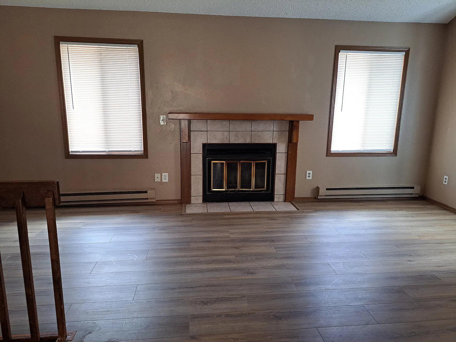 3 bed, 1.5 bath, 1393 sqft, $1,000 — Photo 2