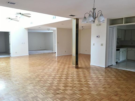3rd image of 6212 Yellowstone Dr