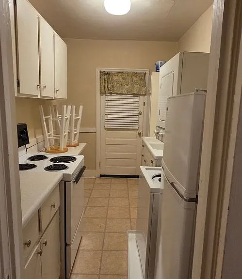 3015 1/2 Cardinal Dr — Photo 5