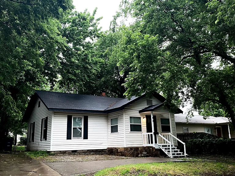 44 S Florence Ave — Photo 14
