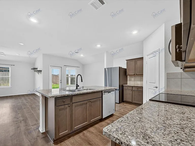 800 Windmill St — Photo 5