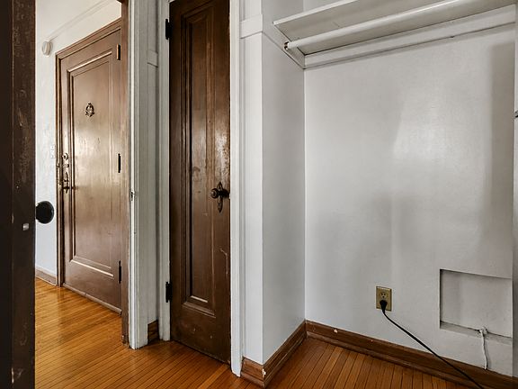 5th image of 960 Goodrich Ave #204