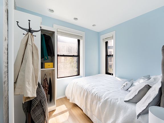 4th image of 331 W 89th St APT 3A