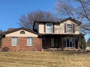 2815 Sandhurst, Rochester Hills, MI 48307
