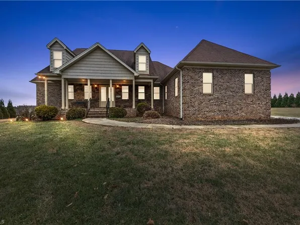 154 Beauchamp Rd, Advance, NC 27006