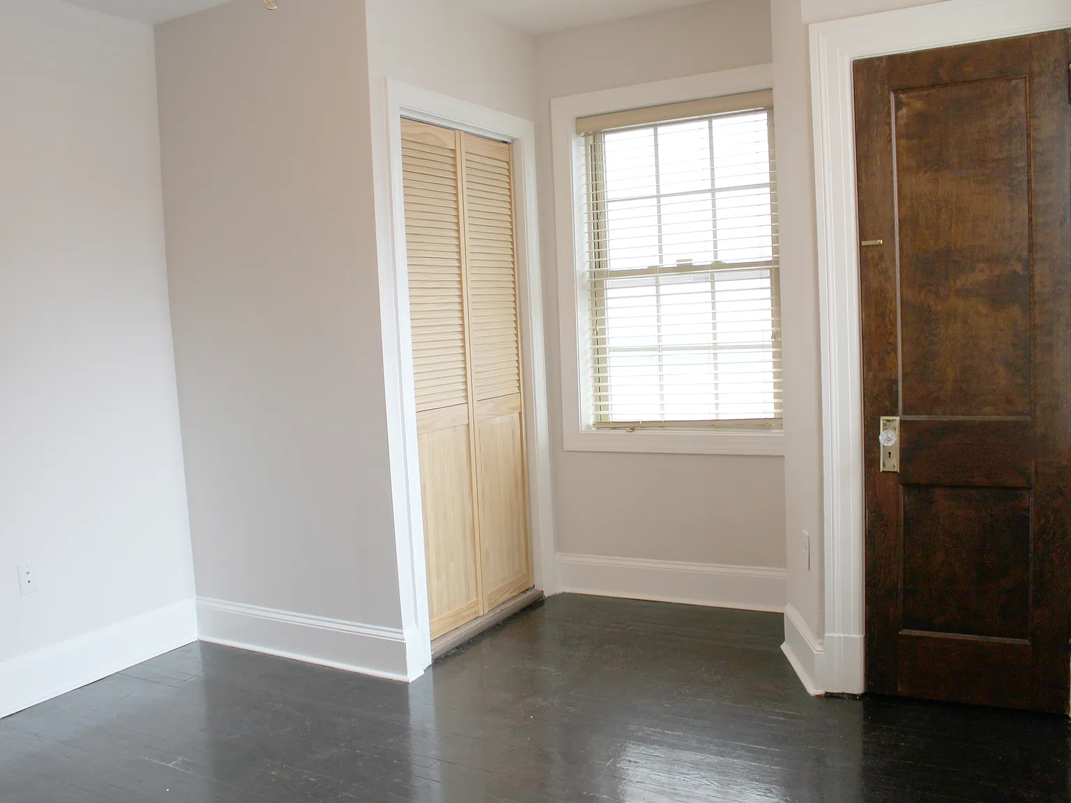 3 bed, 1400 sqft, $2,025 — Photo 3