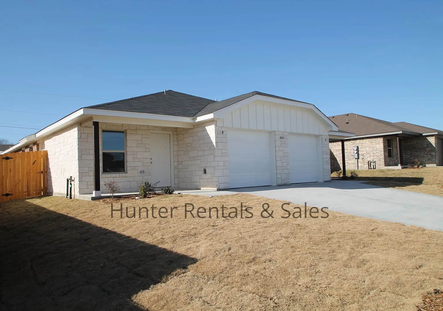 Exceptional 3 Bedroom Heights Duplex — Photo 2